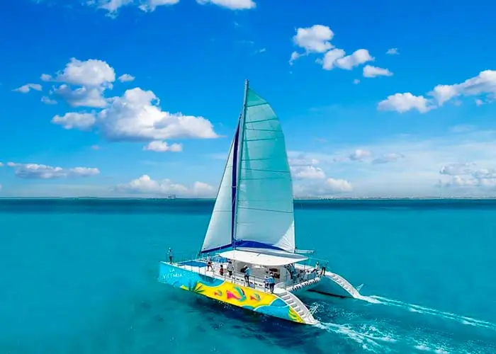 5 DÍAS 4 NOCHES DE HOSPEDAJE + TRANSPORTACION + 2 TOURS (TOUR A ISLAS MUJERES EN CATÁMARAN PLEASURE  + TULUM COBA 4 X 1 CLÁSICO)