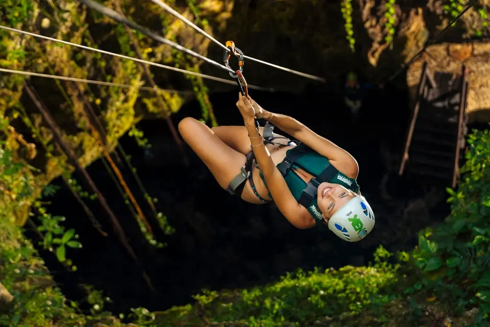 5 DÍAS 4 NOCHES DE HOSPEDAJE + TRANSPORTACION + 2 TOURS (XEL HA + XENOTES)